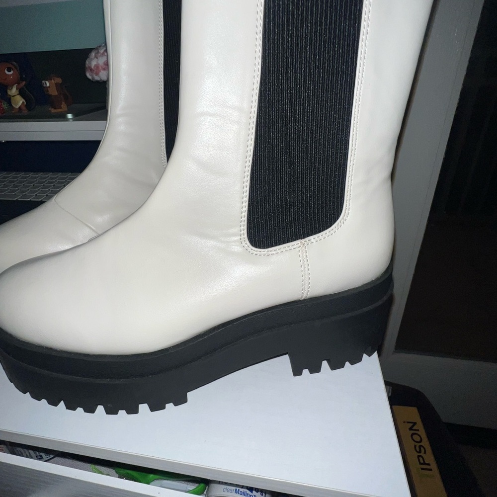 Divided White and Black Heeled Boots - Picture 2 of 7